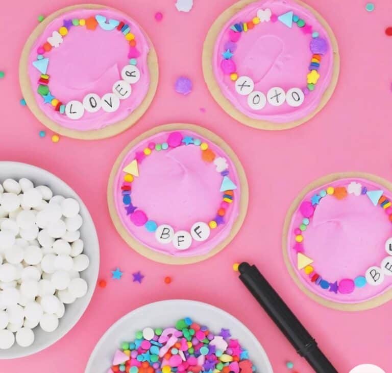 bracelet cookies Pink frosted cookies with colorful decorations