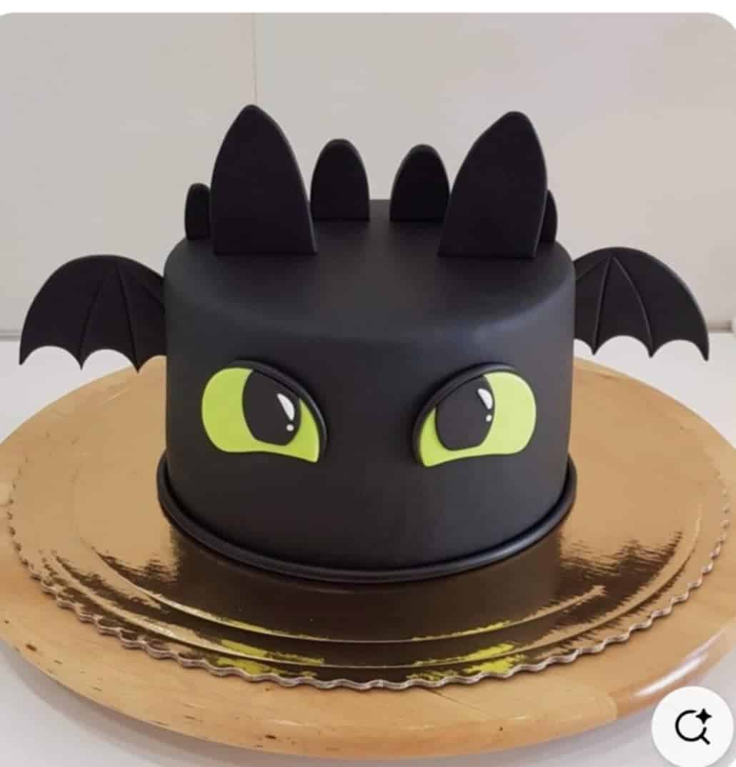 Dragon-themed black cake with green eyes.