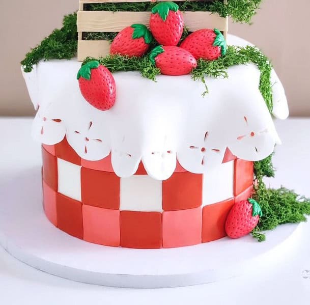 strawberry summer picnic cake strawberry summer picnic cake