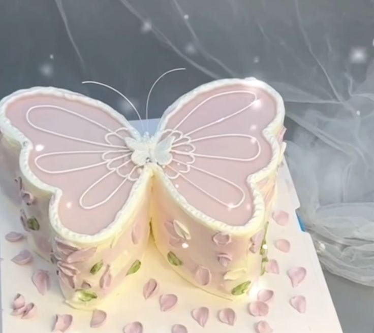 img 5039 Butterfly-shaped cake with pink petals design.