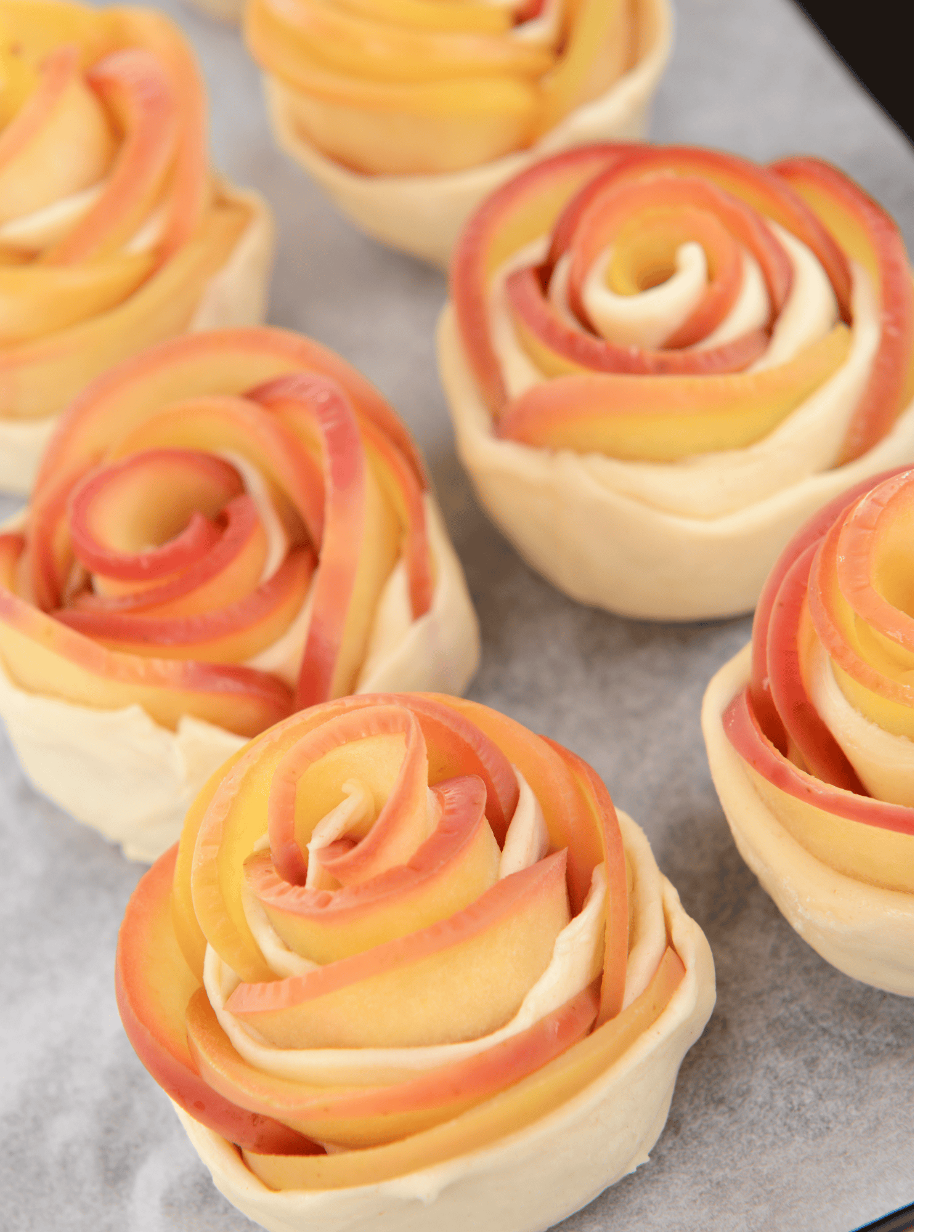 Delicious fruit rose dessert cups with colorful peach and white fruit slices arranged in a rose shape, perfect for cakes and dessert decorations.