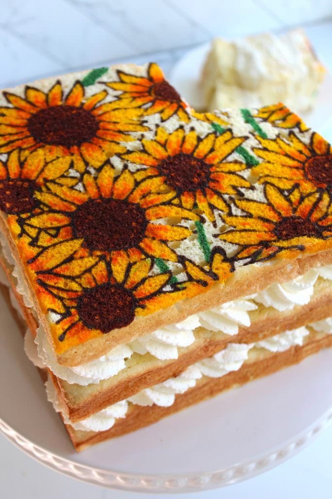 Sunflower floral cake transfer for cake decorating, perfect for creating vibrant sunflower designs on cakes and desserts. Ideal for cake decorators and baking enthusiasts.