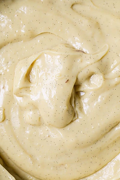 Pastry cream with smooth texture and vanilla flavor, perfect for cake fillings and pastry creations.